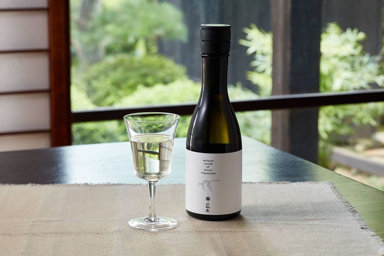 日本酒とポテトチップスの「至高のペアリングセット」が数量限定で登場!湖池屋×越銘醸のコラボの画像