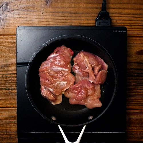 フライパンで焼くだけ ローズマリーチキン Macaroni