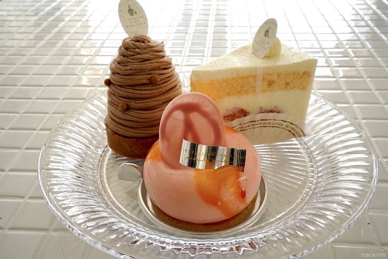 ガラスの皿に盛り付けられたパルファンローズ栗のタルトショートケーキ