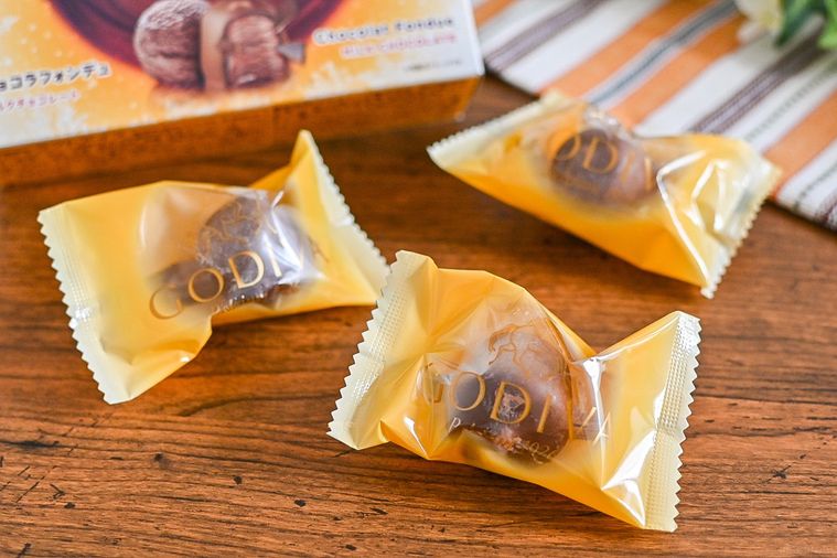ゴディバのひとくちアイスが登場!粒チョコレートを食べているかのような贅沢なくちどけ【365日アイス女子】の画像