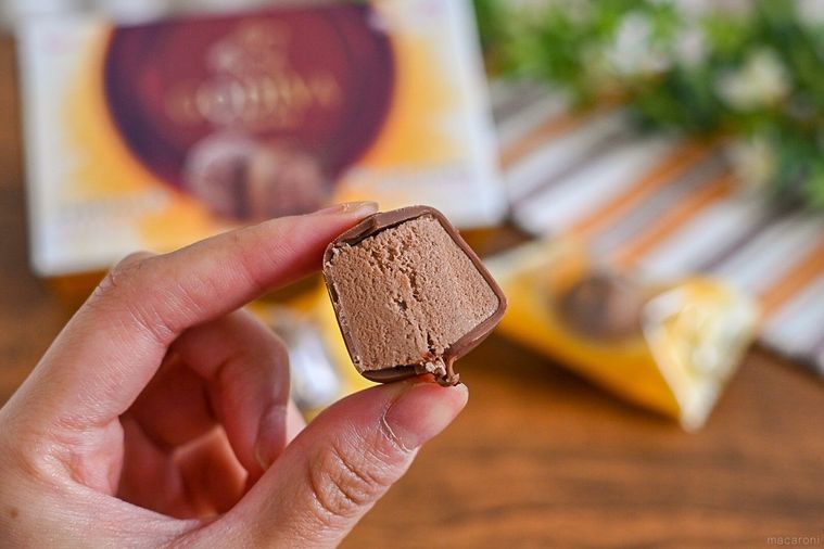 ゴディバのひとくちアイスが登場!粒チョコレートを食べているかのような贅沢なくちどけ【365日アイス女子】の画像
