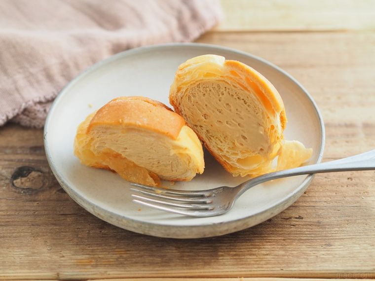 ファミマ「冷やして食べるクロワッサン」にキャラメル登場。焼きたてよりもおいしい!?の画像