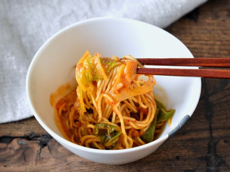 「豚肉でキムチ鍋」のスープで作ったシメのラーメン