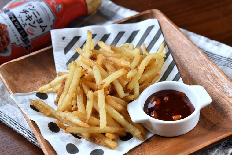 いつものから揚げが韓国グルメに変身!カルディ「ヤンニョムチキンソース」で速攻うま辛おかずの画像