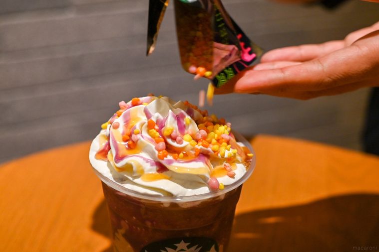 飲めるのは12日間のみ!スタバ最新作「仮装ver 焼き芋フラペチーノ®」を最速レポの画像