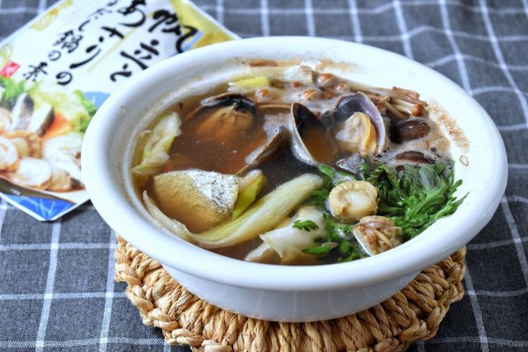 カルディの新作鍋つゆ!「帆立とあさりの旨だし鍋の素」が今冬のスタメンになる予感の画像