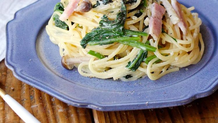 ワンパンで ほうれん草とベーコンのクリームパスタ Macaroni ワンパンで ほうれん草とベーコンのクリームパスタ Macaroni