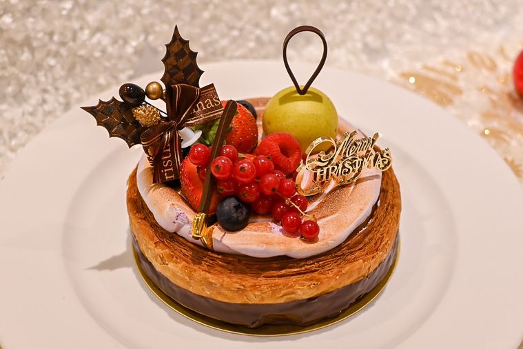 ザストリングス表参道でクリスマスケーキ5種類登場!2021年は定番からサンタモチーフなど個性豊かなケーキが勢揃いの画像