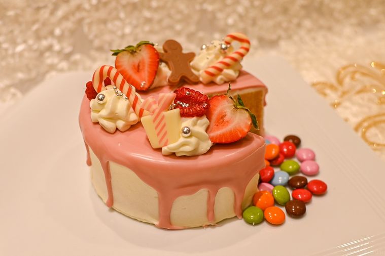 ザストリングス表参道でクリスマスケーキ5種類登場!2021年は定番からサンタモチーフなど個性豊かなケーキが勢揃いの画像