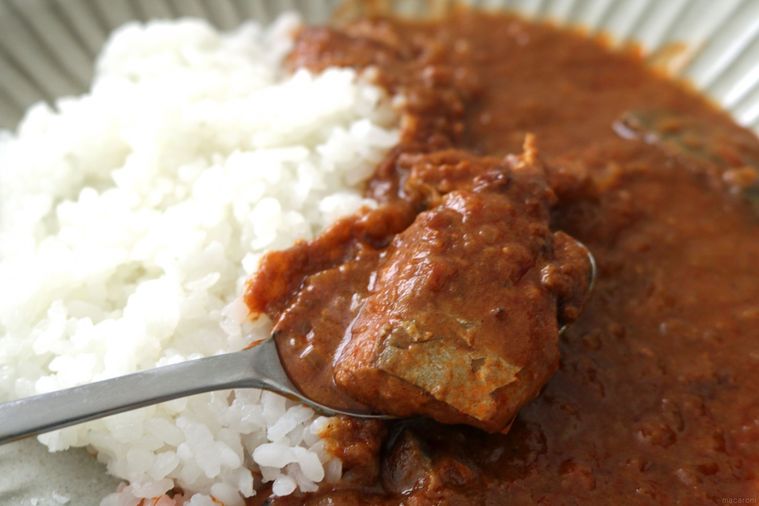 カレー飲みに最高!「サバカリー スパイシー完熟トマト仕立て」はマニアも驚く具材感【一条もんこのカレーログ #11】の画像