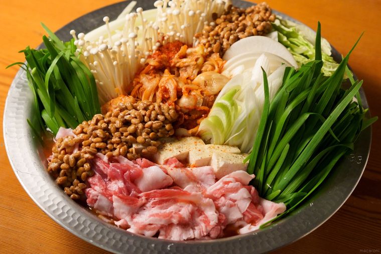 鍋に入った納豆入り豚キムチ鍋
