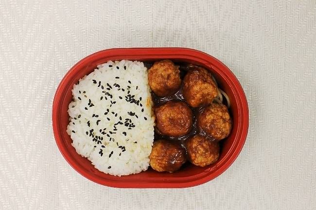 ローソンストア100のミートボール弁当