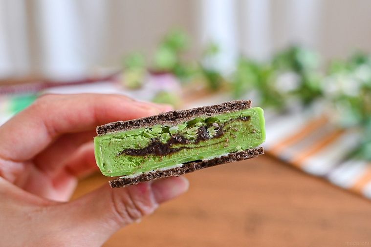 ハーゲンダッツ新作はクリスピーサンド “抹茶のフォンダンショコラ”。濃厚チョコがとろける【365日アイス女子】の画像