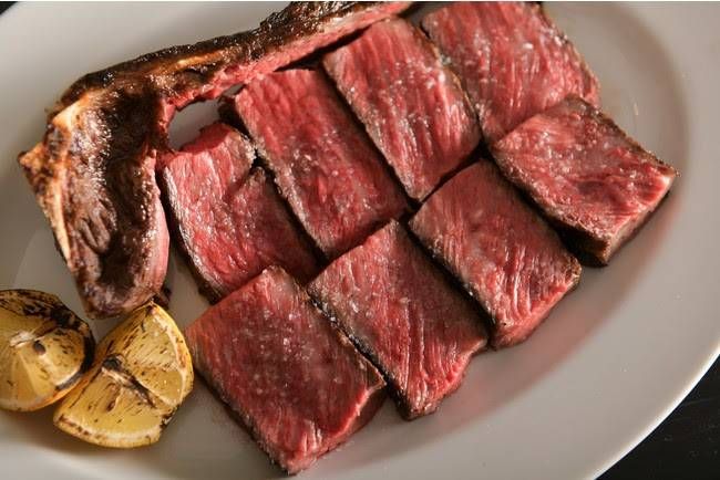 ステーキハウスブーム到来!?「銀座ブルーリリー」は熟成肉×中華のニューウェーブの画像