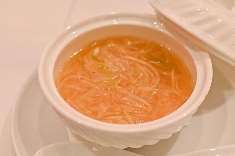 ステーキハウスブーム到来!?「銀座ブルーリリー」は熟成肉×中華のニューウェーブの画像
