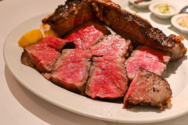 ステーキハウスブーム到来!?「銀座ブルーリリー」は熟成肉×中華のニューウェーブの画像