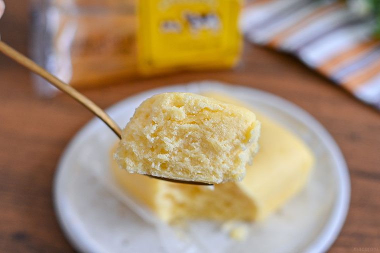 まるでバターな蒸しケーキがファミマに登場!追いバターやチーズをかけたくなる味…の画像