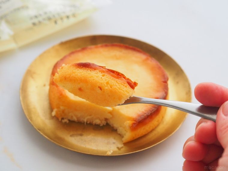 ギャップに戸惑う!ローソン「くちどけなめらかチーズケーキ」は味と食感の差が予想外の画像
