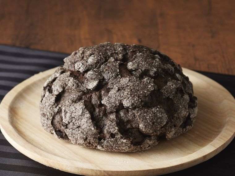 ミニストップで「ブラックフライデー」が開催中!黒にちなんだパンやラーメン、セール商品が登場の画像