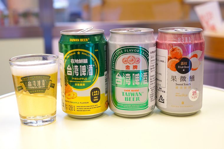 台湾ビールとグラス