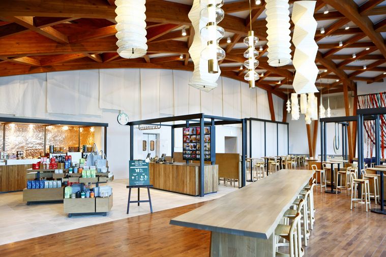 スタバ日本1号店、環境配慮型店舗がオープン。使い捨てカップの廃止、水の再利用など実現の画像