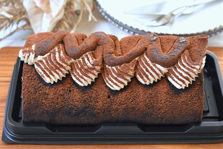 千円台で買えるクリスマスケーキ!? 成城石井「ティラミスロール」はチーズ×チョコの罪深い味の画像