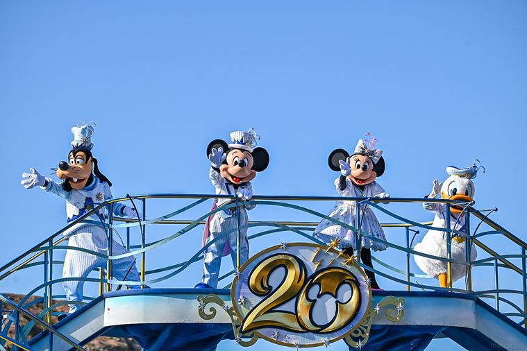 パーク初のミッキー型ドーナツや特製チュロスも!東京ディズニーシー®20周年「タイム・トゥ・シャイン!」の見所の画像