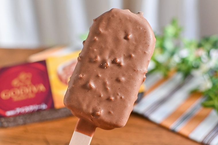 ローソン数量限定のGODIVA ミルクチョコレートキャラメルアップルバーの開封後