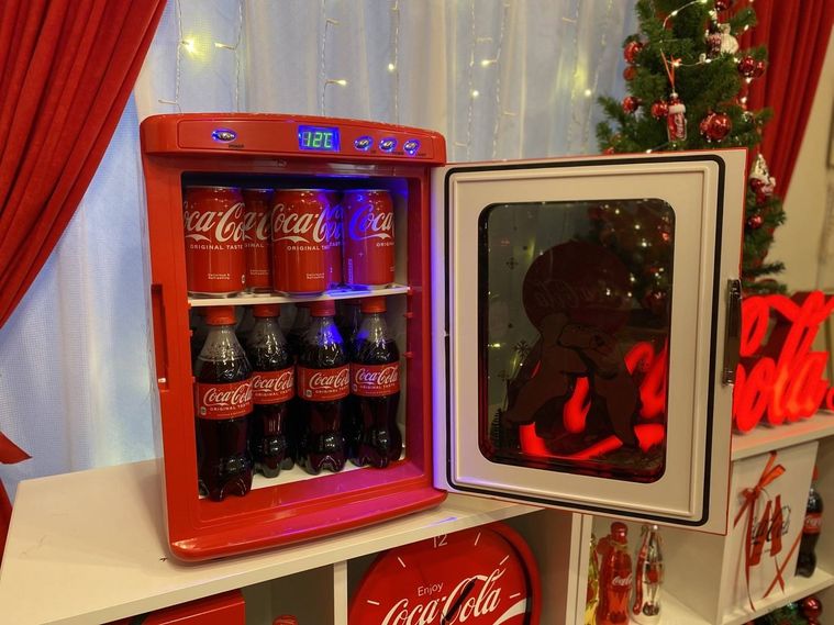 “コカ・コーラのある特別な食事”を仲間と楽しむクリパ専用ルームが登場!1日1組×6組限定の画像