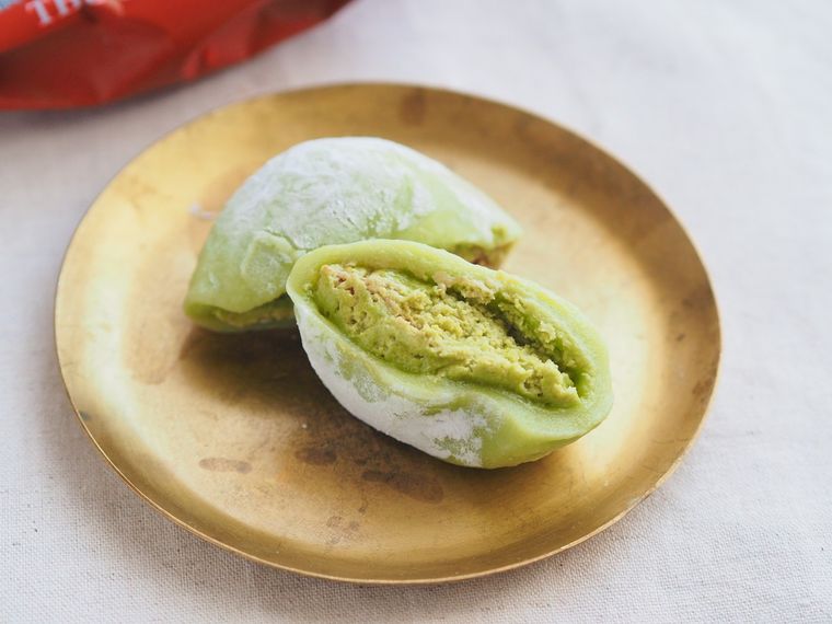 今しか買えないピスタチオ餅!セブン新作「オモチピスターシュ」は取り扱い注意レベルのやわらか食感の画像