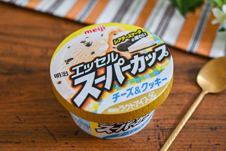 スーパーカップ初「チーズ&クッキー」が登場!まるでレアチーズケーキのようななめらかさとコク【365日アイス女子】の画像