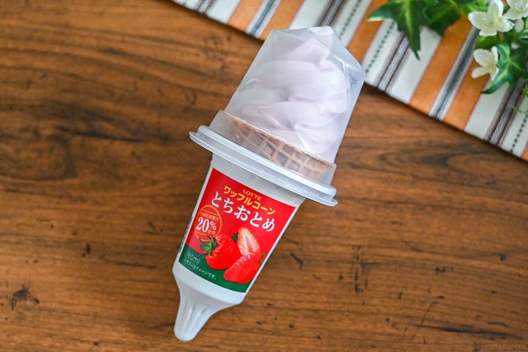 ファミマ限定とちおとめのワッフルコーンアイス登場!甘みがぎゅっと詰まったミルキーな味【365日アイス女子】の画像