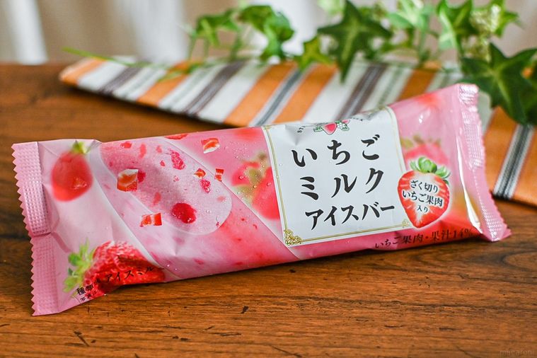 ファミマだけで買える “いちごミルクアイス”。果肉ごろごろで満足度高め【365日アイス女子】の画像