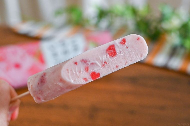 ファミマだけで買える “いちごミルクアイス”。果肉ごろごろで満足度高め【365日アイス女子】の画像