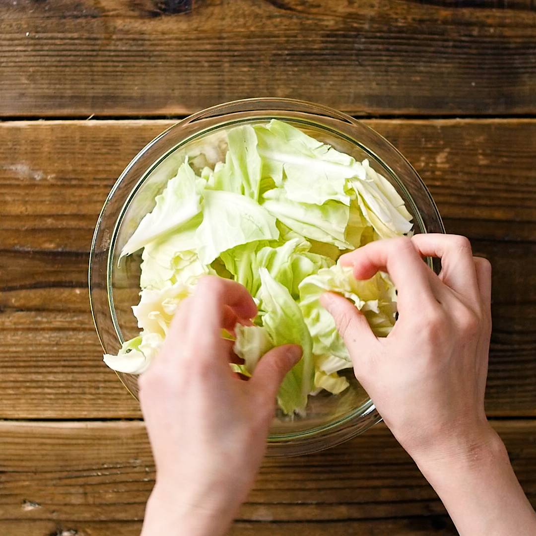 レンジで簡単 春キャベツと卵のごまマヨサラダ Macaroni