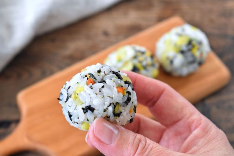韓国風おにぎり「チュモッパ」を作れる素が便利!カルディでおすすめの新作アイテムの画像
