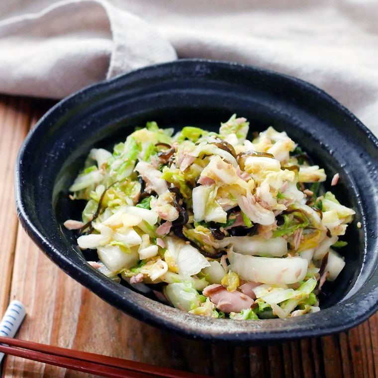 皿に盛り付けられた無限ツナ白菜