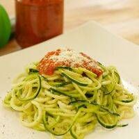 白い皿に盛られたズードル