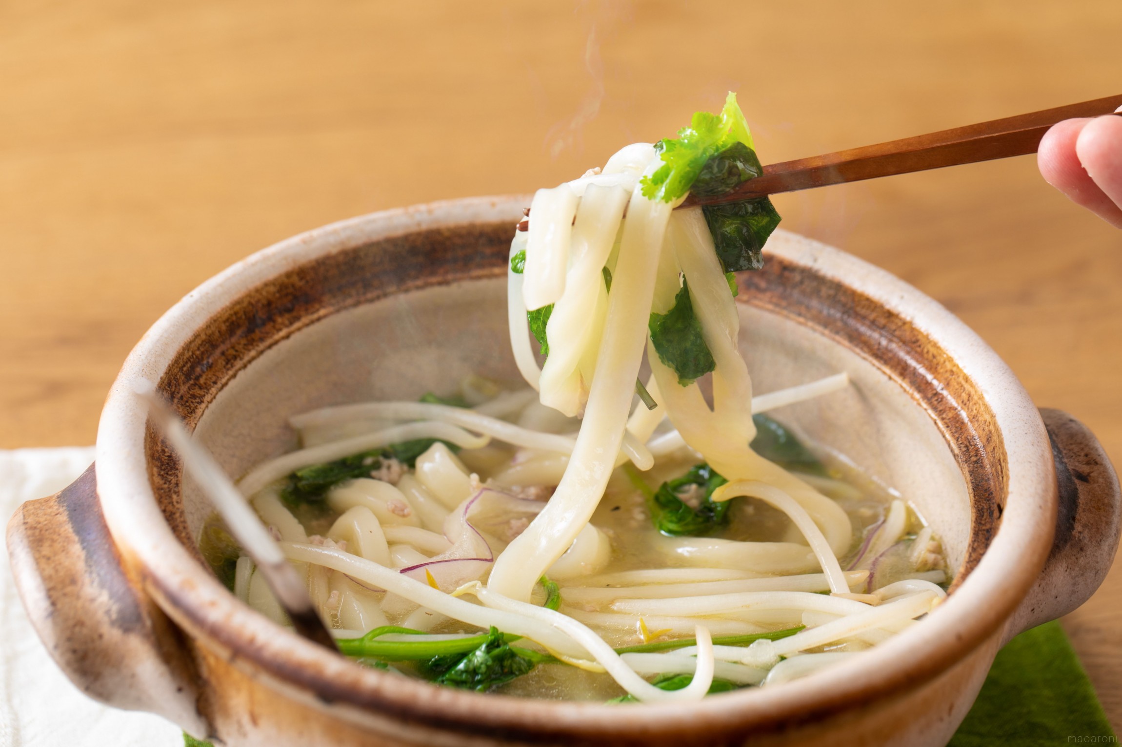 冷凍麺を格上げ 炒めて煮込むだけの フォー風うどん 渡辺康啓さん考案 Macaroni