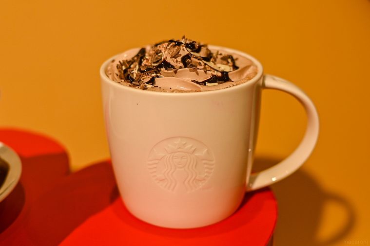 スタバ初の生チョコホイップ!バレンタイン第1弾の新作フラペチーノ®は濃厚の極みの画像