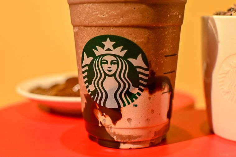 スタバ初の生チョコホイップ!バレンタイン第1弾の新作フラペチーノ®は濃厚の極みの画像