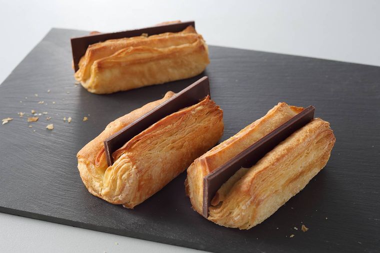 スタバに2022年バレンタインフード&グッズが登場!チョコだらけのスイーツとハートモチーフのアイテムの画像