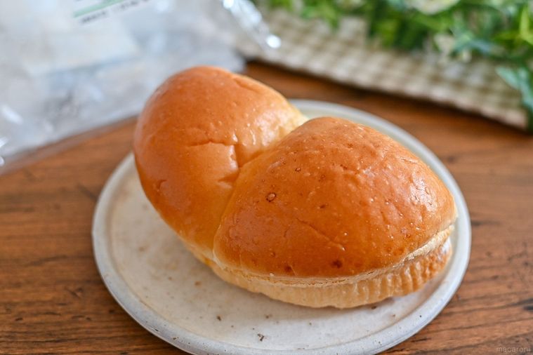 セブンに北海道のご当地パン風「牛乳パン」が登場!クリームぎっしりのふわふわ食感にうっとりの画像