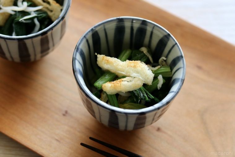 和食器に盛り付けられたほうれん草としらすのおひたし