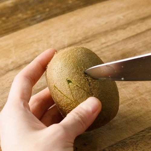 キウイの飾り切り 花 バラ Macaroni