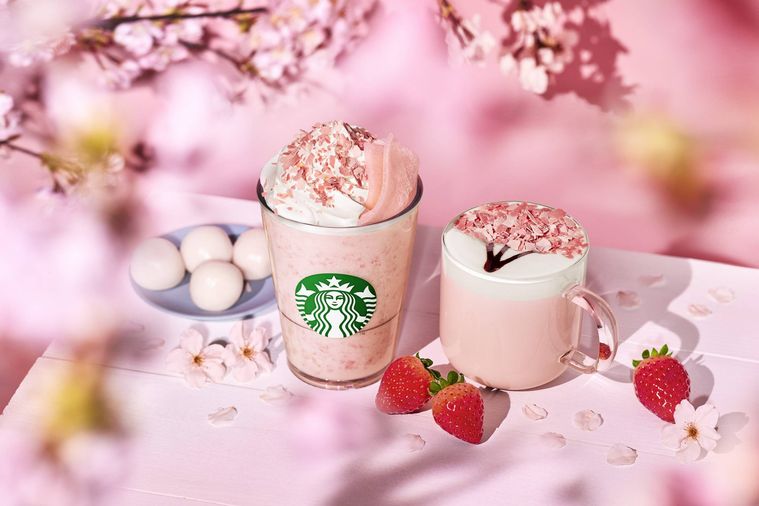 ピンクのドリンクと桜