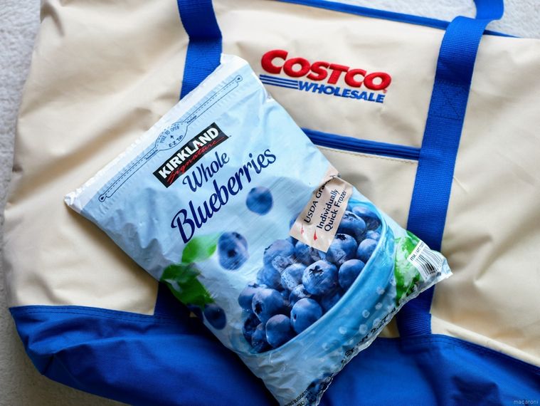 コストコの保冷バッグとカークランドシグネチャー冷凍ブルーベリー