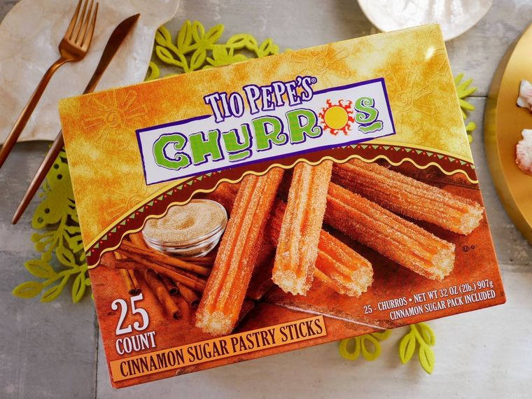 コストコのティオペペズ冷凍チュロスのパッケージ箱とカトラリーなど
