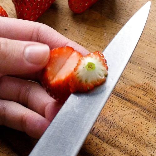 いちごの飾り切り 薄切り ハート ローズ Macaroni