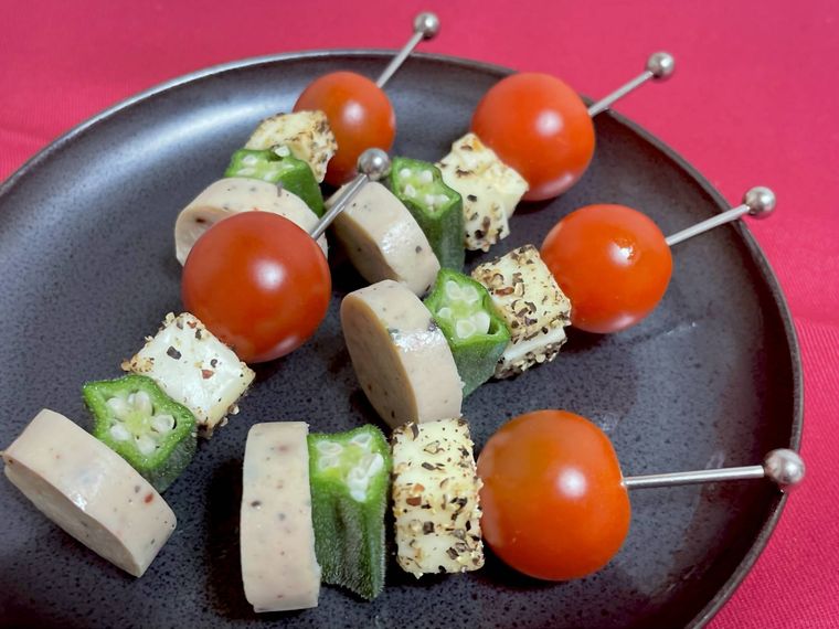 サラダチキンスティック3種のハーブを使ったピンチョス